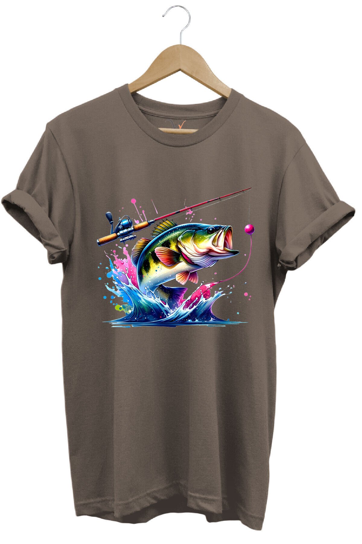 Fishing Balıkçılık Renkli Levrek Balığı Baskılı Avcılık %100 Pamuk Regular Fit Unisex T-Shirt Kahverengi - S