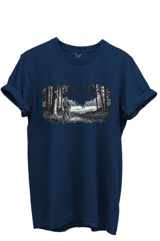 Avcı ve Geyik Orman Manzarası Çizim Baskılı %100 Pamuk Regular Fit Bisiklet Yaka Unisex T-shirt Lacivert - L