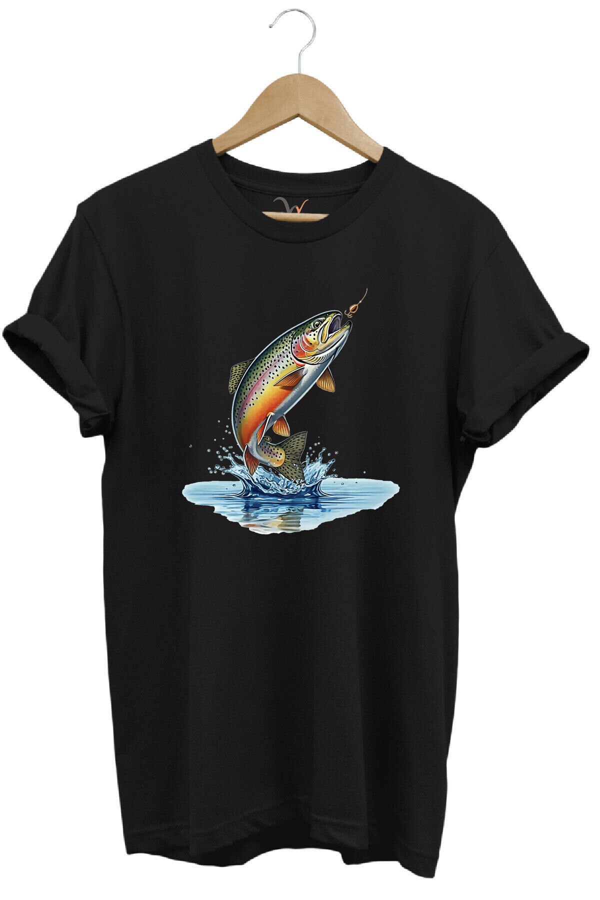 Zıpkınlanan Alabalık Tasarımlı Balıkçılık Temalı %100 Pamuk Unisex Regular Fit T-Shirt Siyah - S