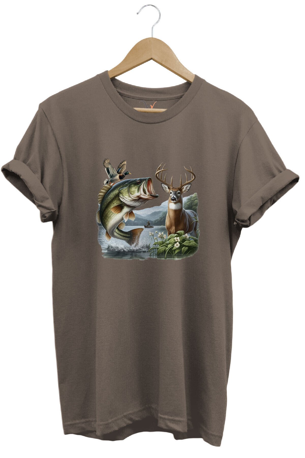 Balıkçılık ve Avcılık Temalı Geyik, Ördek ve Turna Balığı Baskılı %100 Pamuk Regular Fit T-Shirt Kahverengi - M