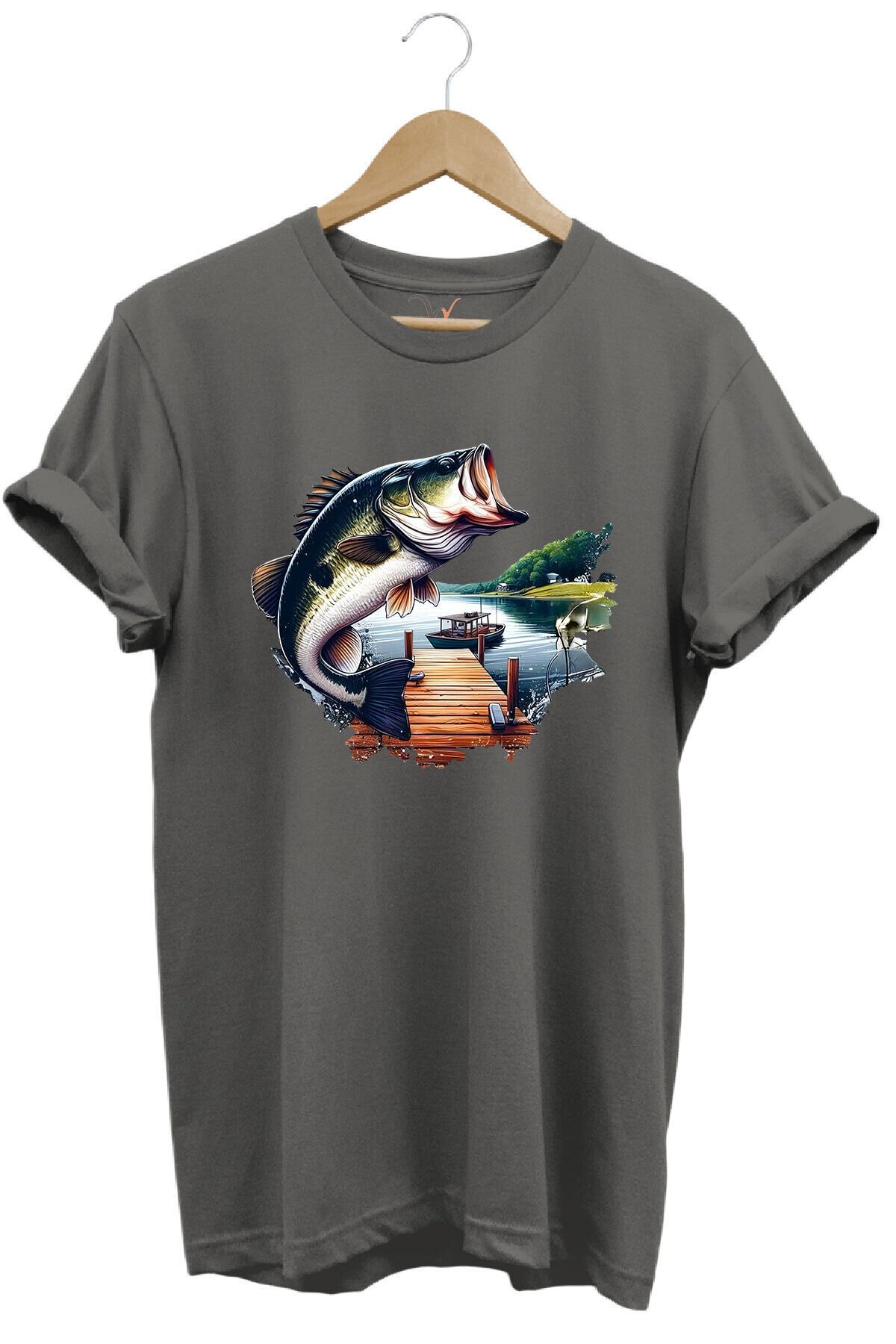 Balıkçılık Siyah Levrek Baskılı Manzara İskele ve Tekne Balıkçılığı %100 Pamuk Regular Fit T-Shirt Gri - 3XL