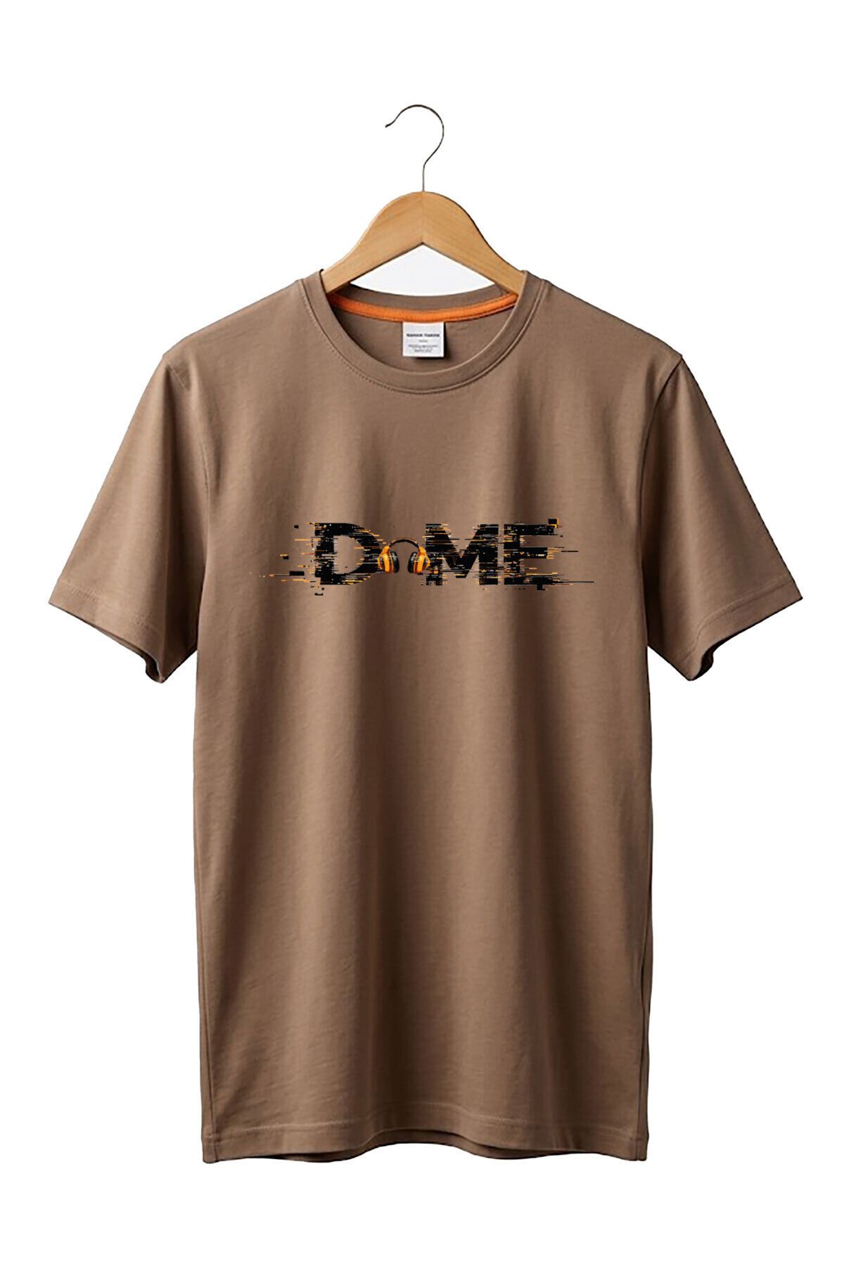 Unisex Müzik Temalı DOME Yazılı Kulaklık Figürlü Glitch Tasarım Sokak Stili %100 Pamuk Basic T-Shirt Açık Kahverengi - S