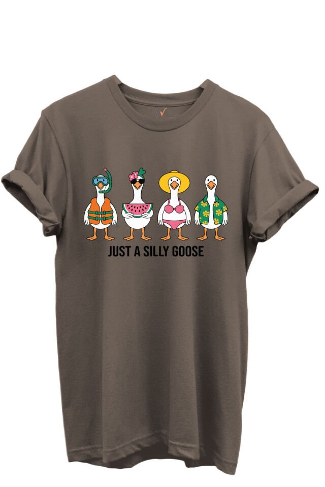 Just a Silly Goose Yazılı Eğlenceli Kaz Karakterleri Baskılı %100 Pamuk Regular Fit Unisex T-Shirt Kahverengi - S